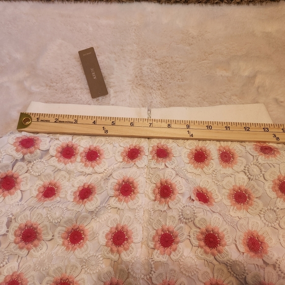 NWT J. Crew Crochet Pencil Skirt Size 0 Pink & White Floral Knee Length - Picture 4 of 6